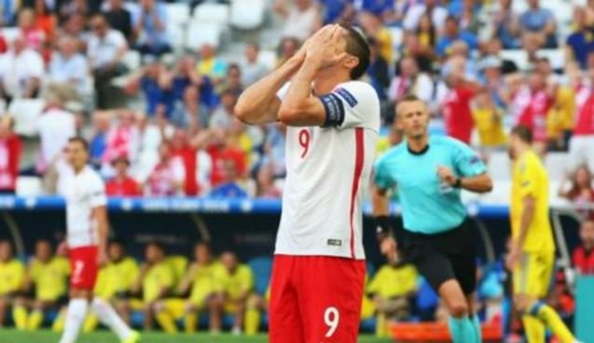 Lewandowski shpërthen me het trik në fitoren e madhe të Polonisë