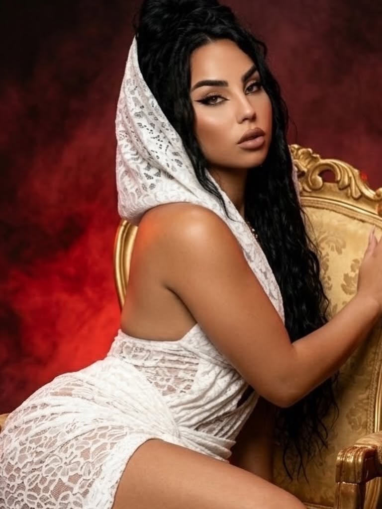Linda Halimi shfaqet me fustan të bardhë dhe paralajmëron këngën e re “I Stayed”