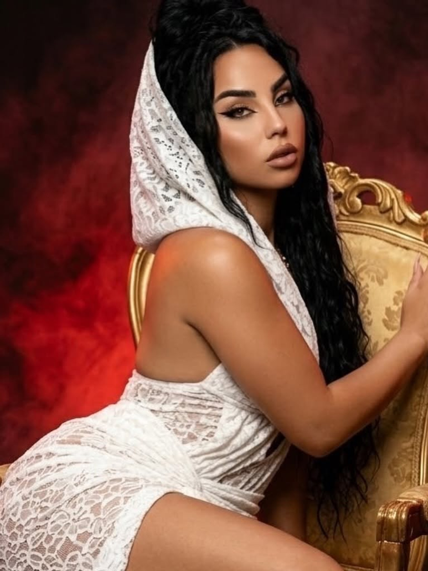 Linda Halimi shfaqet me fustan të bardhë dhe paralajmëron këngën e re  I Stayed 
