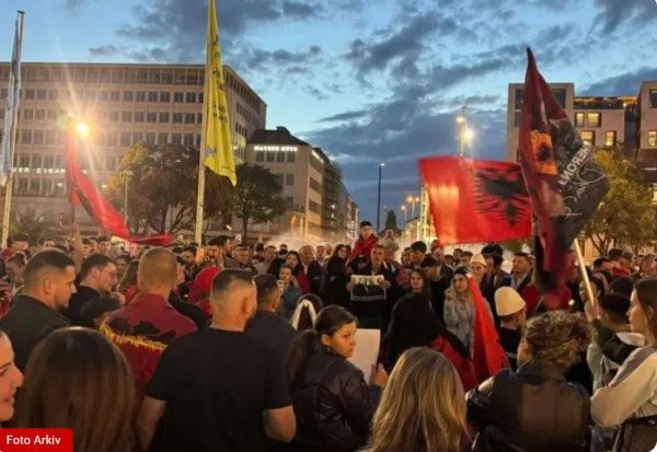 Protestë të dielën në Berlin me moton “Jo në emrin tim”