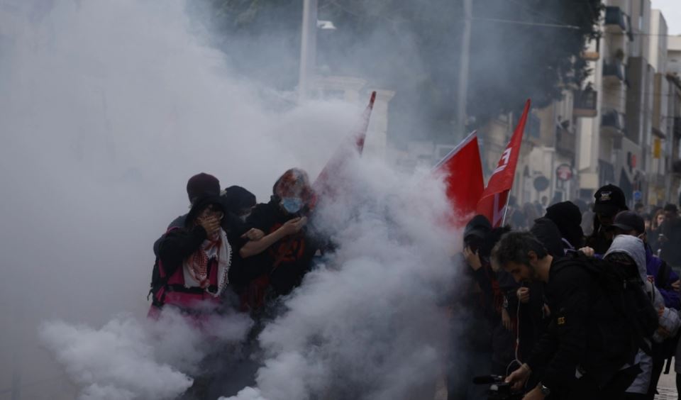 Përshkallëzohen protestat në Francë, mbi 1.700 arrestime në një ditë, qindra shkolla të mbyllura