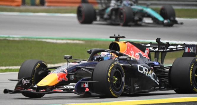 Verstappen magjik në Sepang