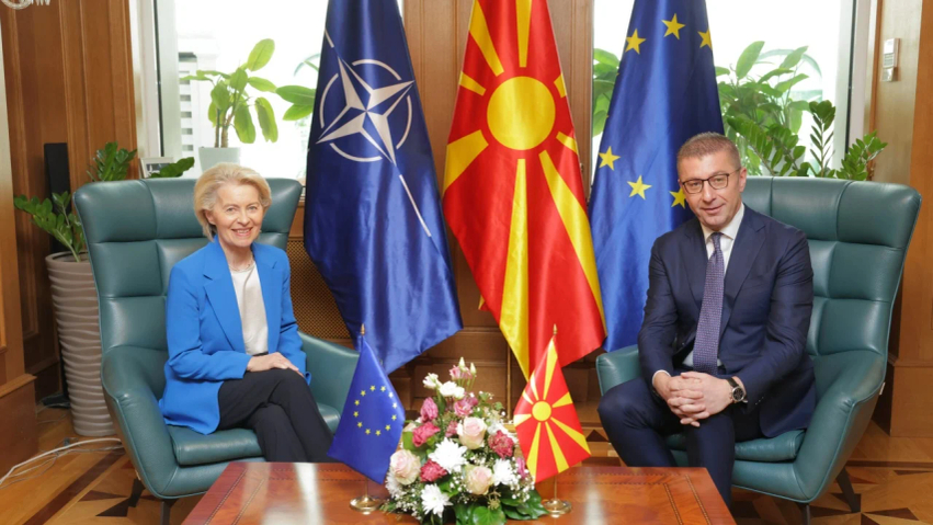 Turi në Ballkanin Perëndimor  Von der Leyen në Shkup  Vetëm një hap e ndan Maqedoninë e Veriut nga negociatat me BE në