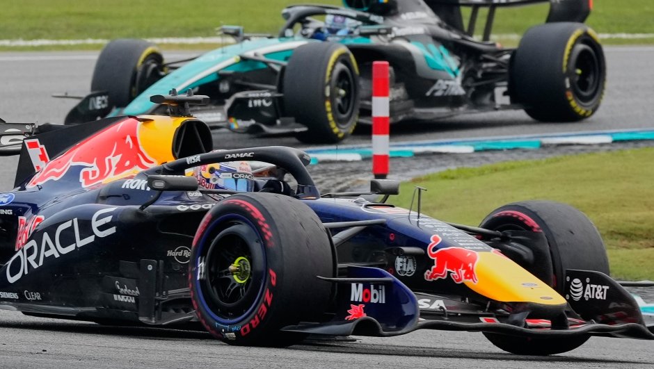 Verstappen triumfon në Sepang në garën më kaotike të sezonit
