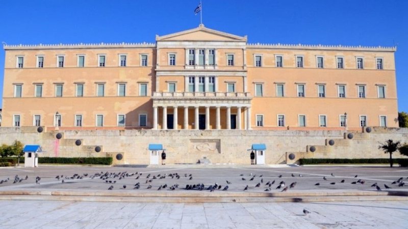 Alarm në Parlamentin grek/ Telefonata anonime paralajmëron për bombë, autoritetet nisin kontrollet në godinë
