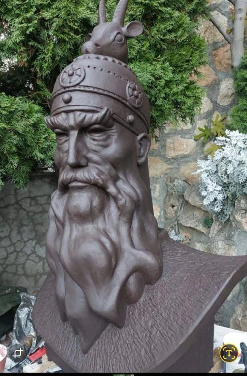 Mal Myrtaj — kujtesa dhe ndjeshmëria në skulpturë