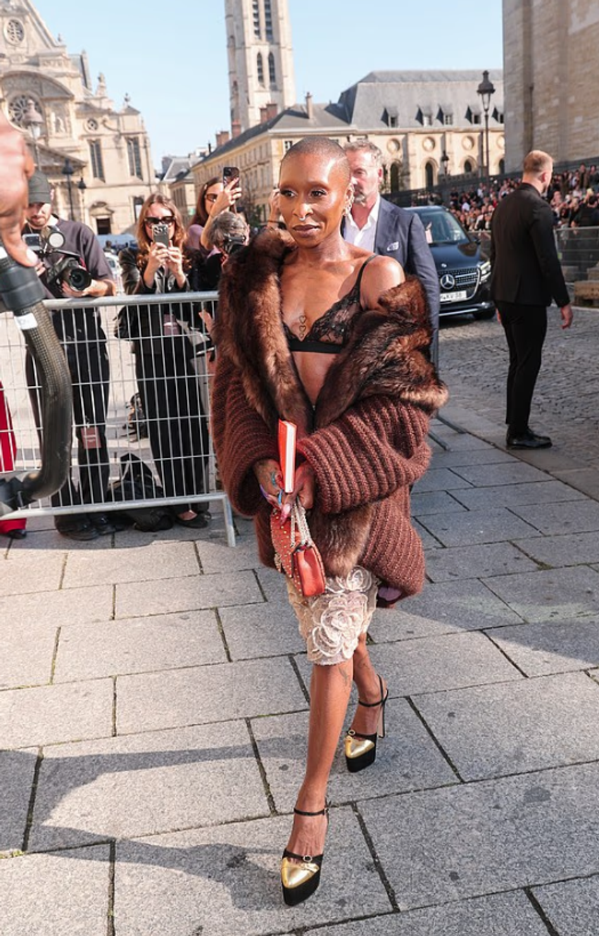 Cynthia Erivo mahnit në Paris   veshja e saj tërheq gjithë vëmendjen