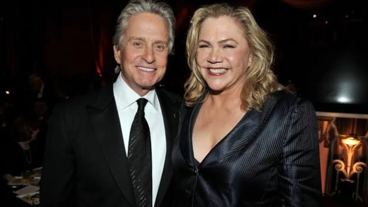 Kathleen Turner reagoi pasi Michael Douglas zbuloi lidhjen e tyre sekrete në një rrëfim të fundit