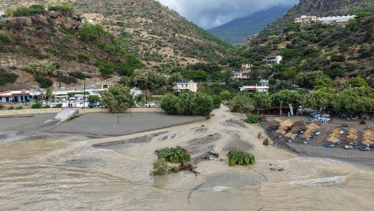 Moti i keq godet Greqinë, përmbytje dhe dëme të shumta në Kretë e Rodos