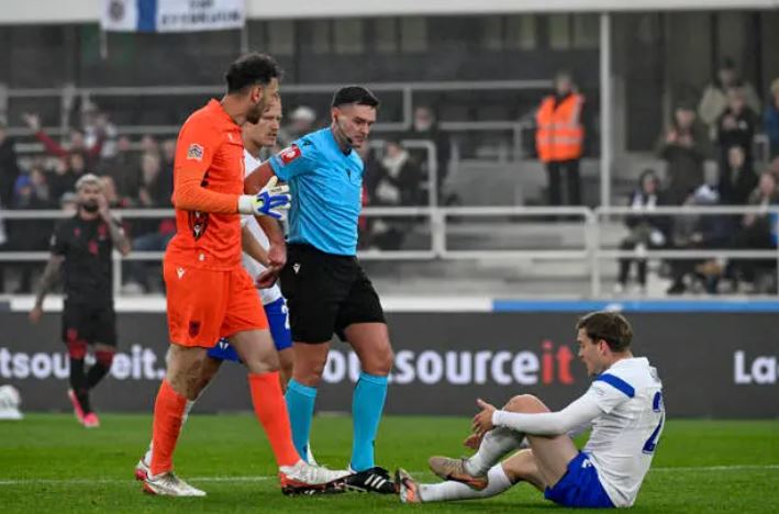 E gjithë Shqipëria ankohet për gjyqtarin irlandez, UEFA sjell në Tiranë “shefin” e tij