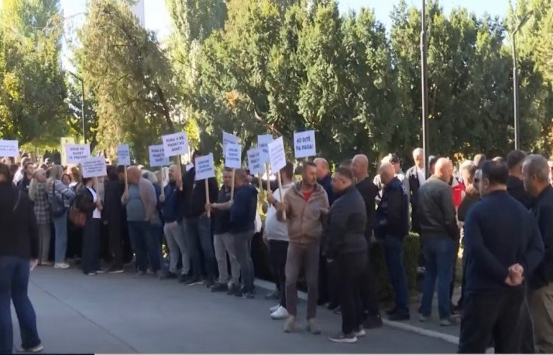 Punëtorët e NPB-së protestojnë për paga