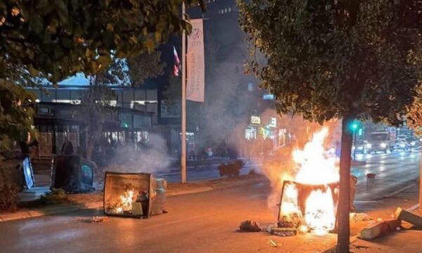 ​Haziri: Policia me urdhër të Xhelal Sveçlës po sulmon protestuesit