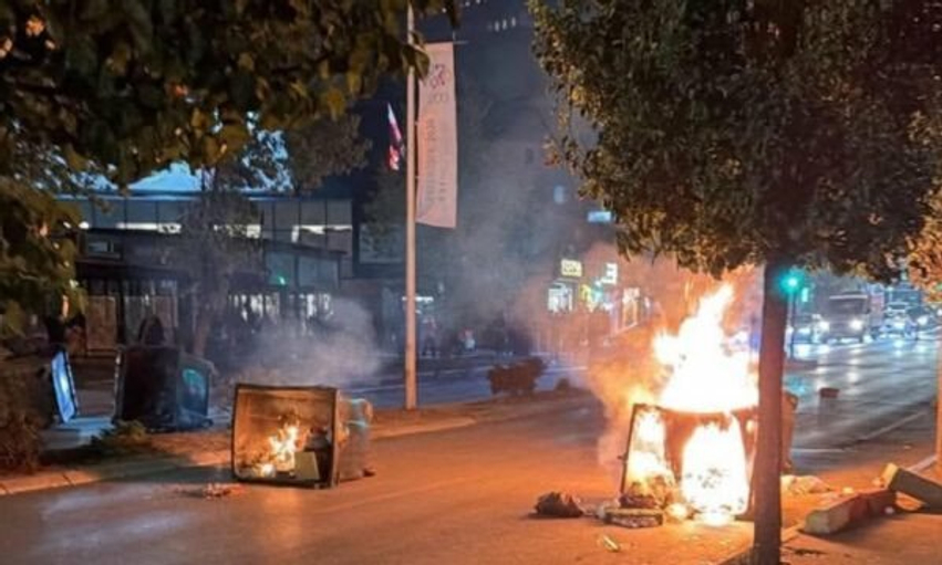haziri-policia-me-urdher-te-xhelal-svecles-po-sulmon-protestuesit