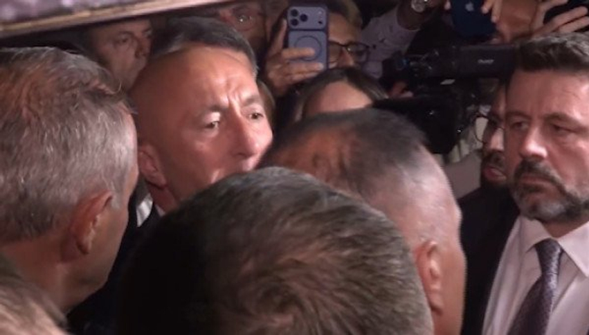 Haradinaj në mesin e protestuesve  Po na dhimbset vendi