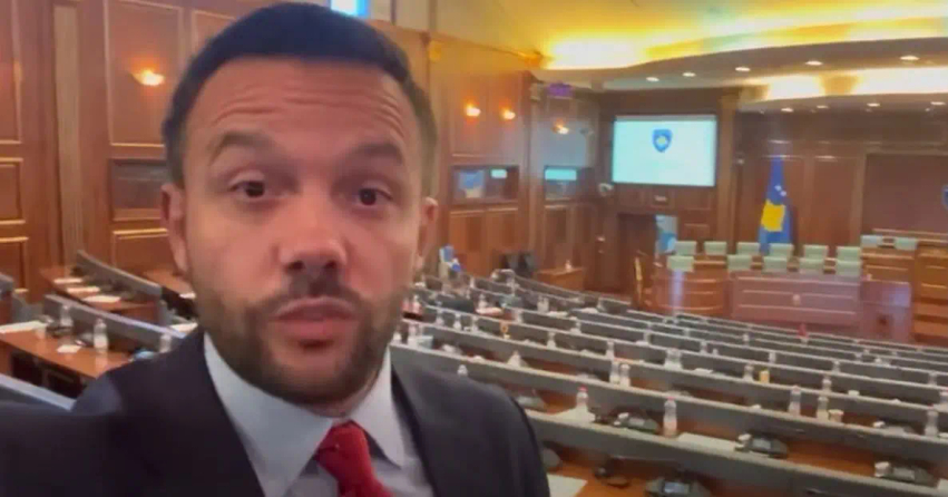 jashte-u-pershkallezua-situata-deputeti-i-pdk-se-nga-brenda-thirrje-lvv-se-kthehuni-ne-kuvend