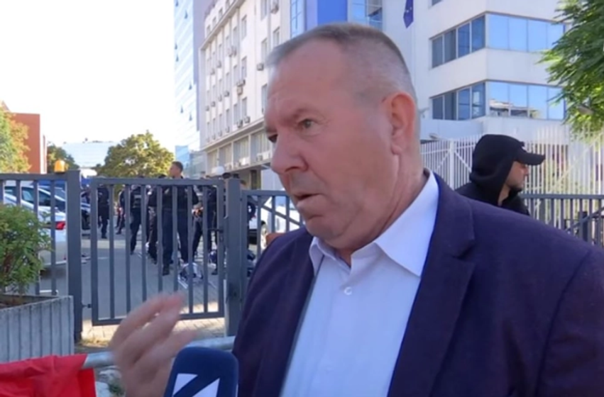 Incidentet para Kuvendit e Qeverisë  Gucati  Protestuesit po veprojnë nga mllefi