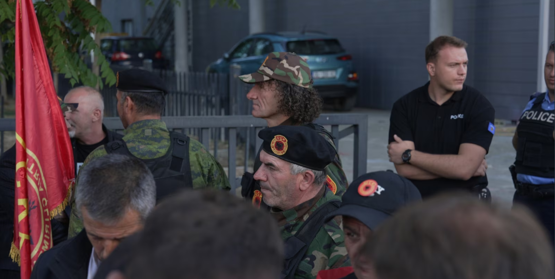 “Mosni!” – Feraj me paralajmërim të fortë për veprimet në emër të Thaçit