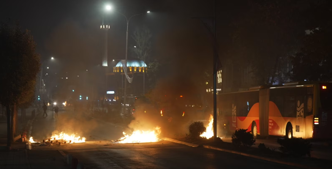 Pas tensioneve në Prishtinë, përfundon protesta – Policia tregon bilancin