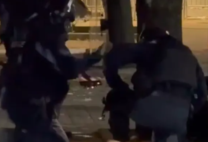 Tensionet para Kuvendit  lëndohet edhe një tjetër polic