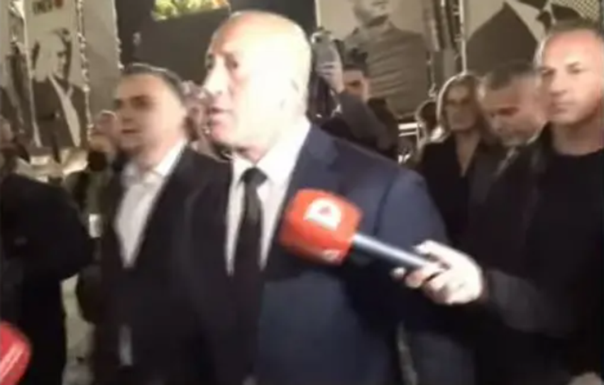 Ramush Haradinaj së bashku me depuetët e Aleancës dalin në protestë