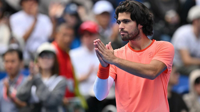 Tenis  Rikthehet Alcaraz  spanjolli siguron finalen e Tokios  6 muaj nga hera e fundit