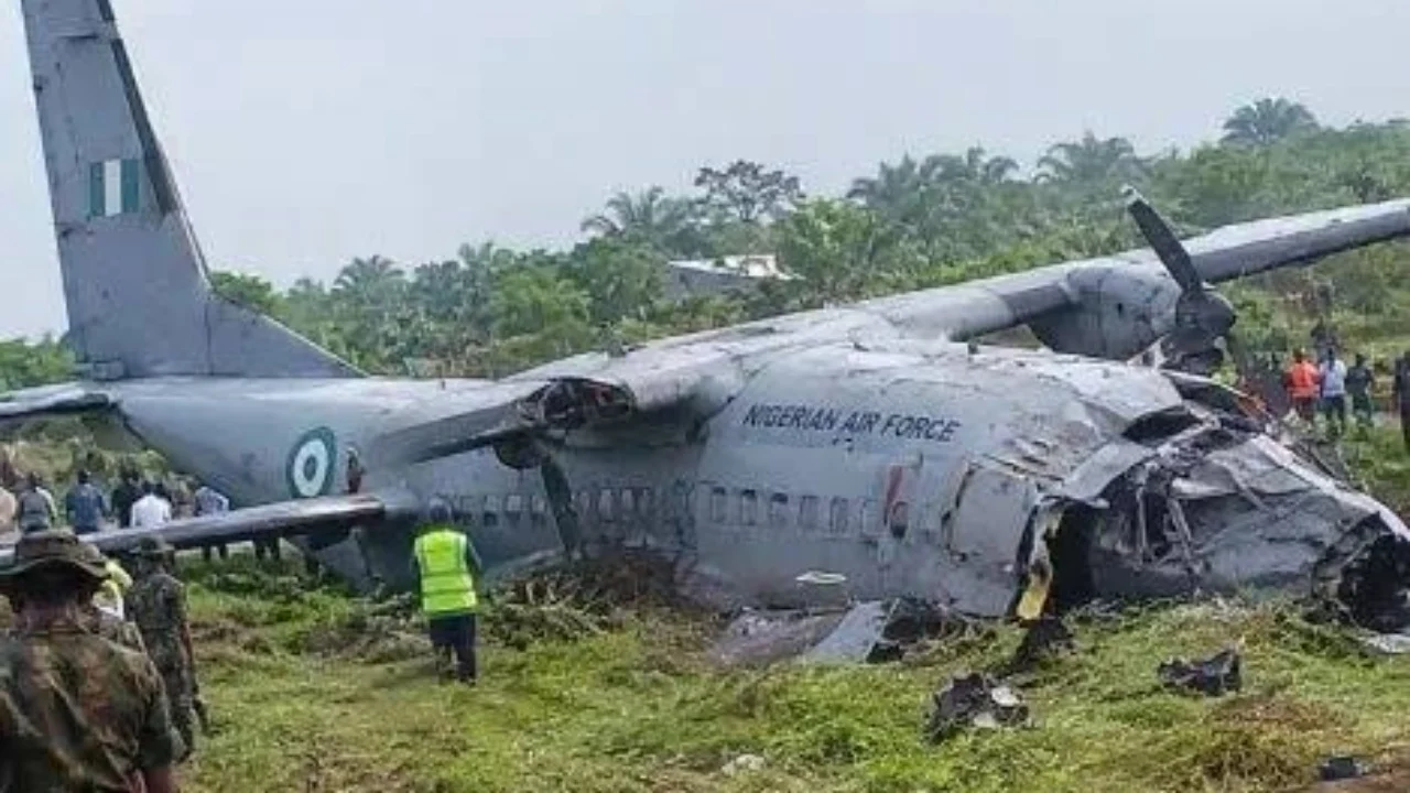 Rrëzohet avioni i Forcave Ajrore në Nigeri, në bord ndodheshin dhjetëra pasagjerë, vijojnë kërkimet
