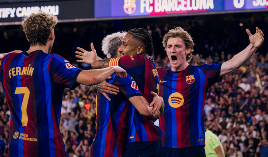 Barcelona “blindon” titullarin e Hansi Flick