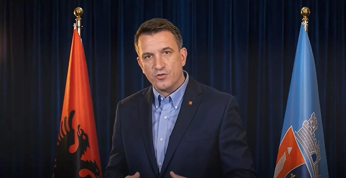 Prej shkurtit të 2025 në burg, kryebashkiakut Veliaj mesazh me IA: Dreka falas për çdo nxënës, asnjë pengmarrje nuk na ndal