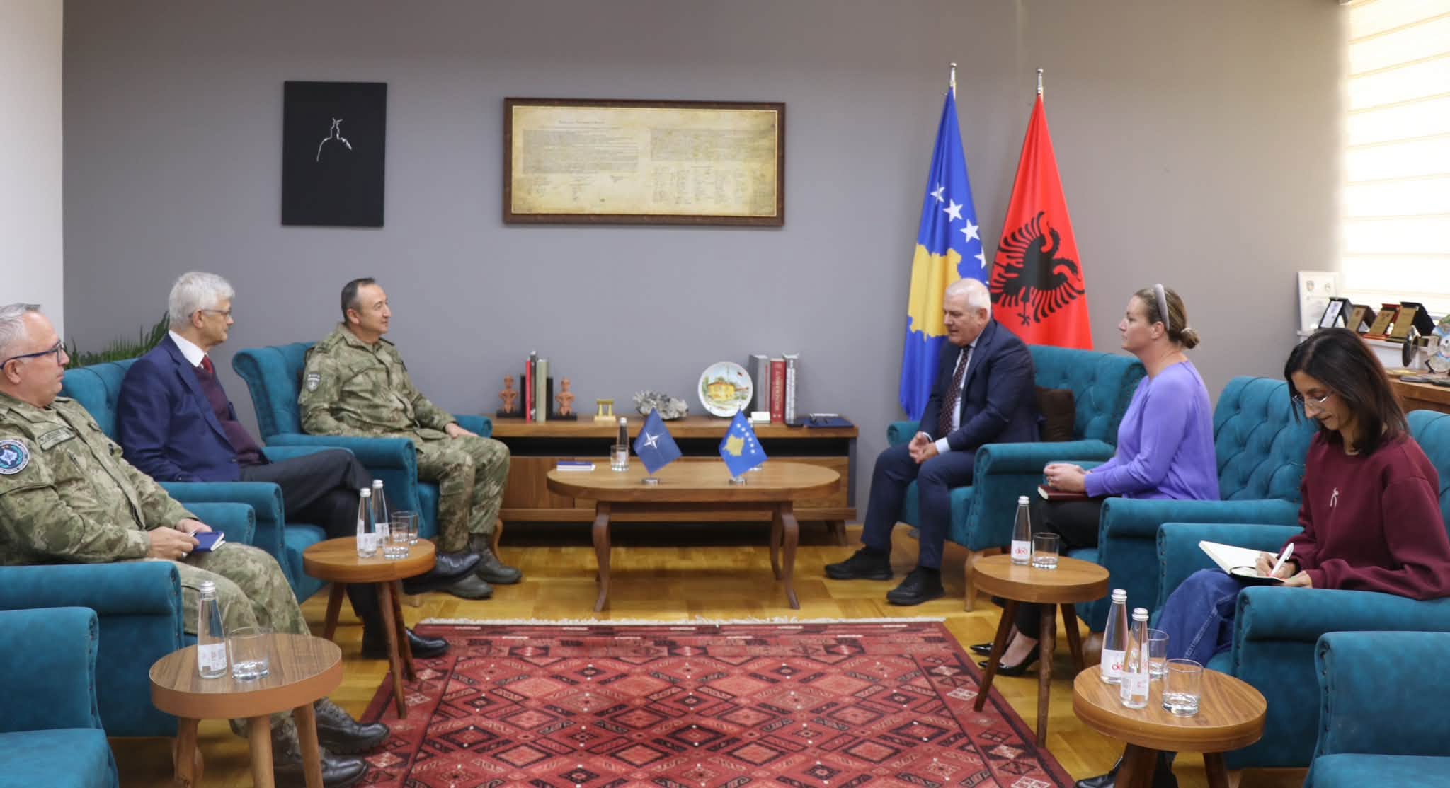 Sveçla takon kreun e KFOR-it, vlerëson bashkëpunimin në siguri
