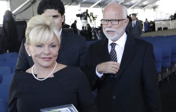 Vdes Jim Bakkar, i njohur për skandalin seksual dhe krimet financiare