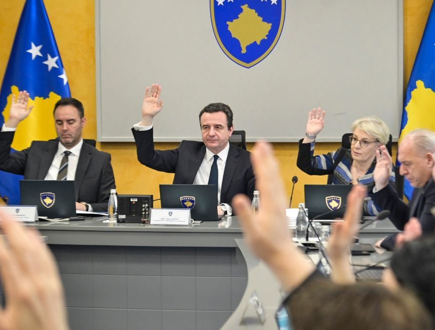Qeveria mban mbledhje elektronike, miraton një varg vendimesh dhe projektligjesh