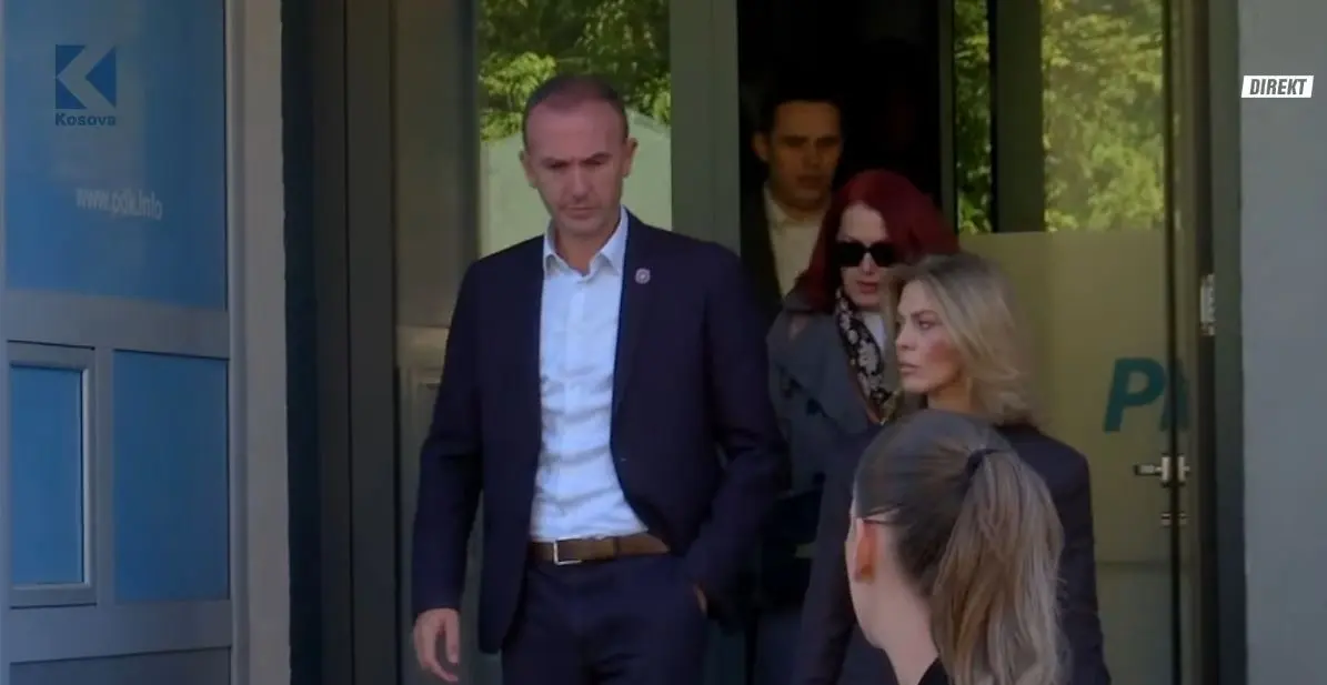 Deputetët e PDK-së nisen drejt Kuvendit të Kosovës