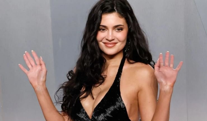 kylie-jenner-trazon-rrjetin-mori-me-qira-nje-kinema-te-tere-per-nje-mbremje-me-shoqet