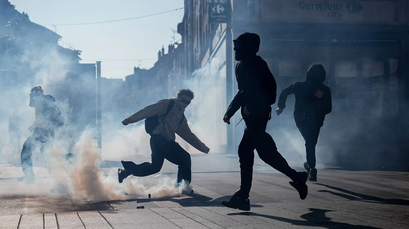 Protestat për arsimin përshkallëzohen në Francë, sindikatat bashkohen kundër qeverisë së Lecorny