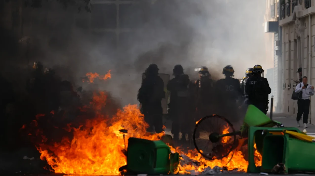 Ambasada e SHBA-së lëshon paralajmërim për Francën mes protestave të dhunshme