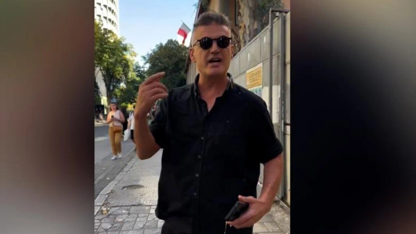 Bledi Mane reagon pas sulmit me vezë nga protestuesit  Më goditën edhe me gur  më ndoqën rreth 30 persona