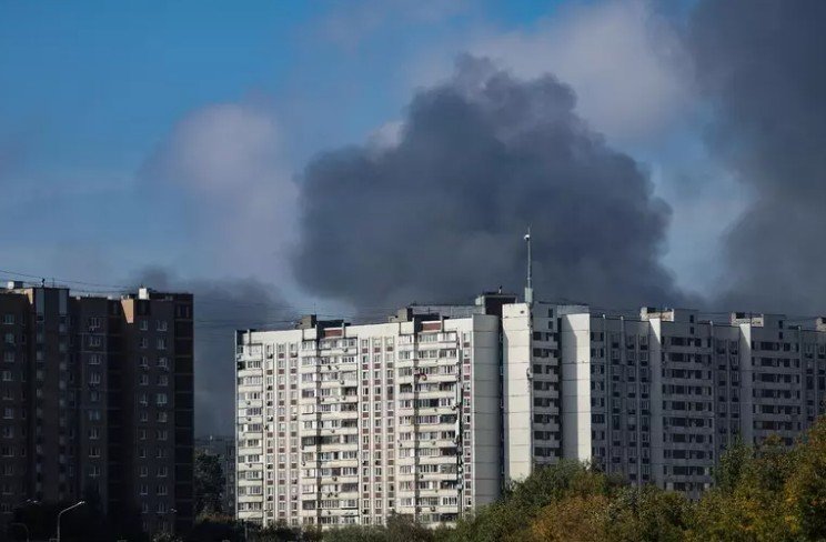Ukraina sulmon rajonin e Moskës me 650 dronë, Rusia godet urën në Zaporizhia