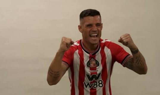 Granit Xhaka i buzëqeshur, gati për ndeshjen e ardhshme të Sunderlandit