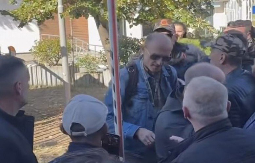 Arrestohet i dyshuari për sulmin ndaj gazetarit Jeton Sopa