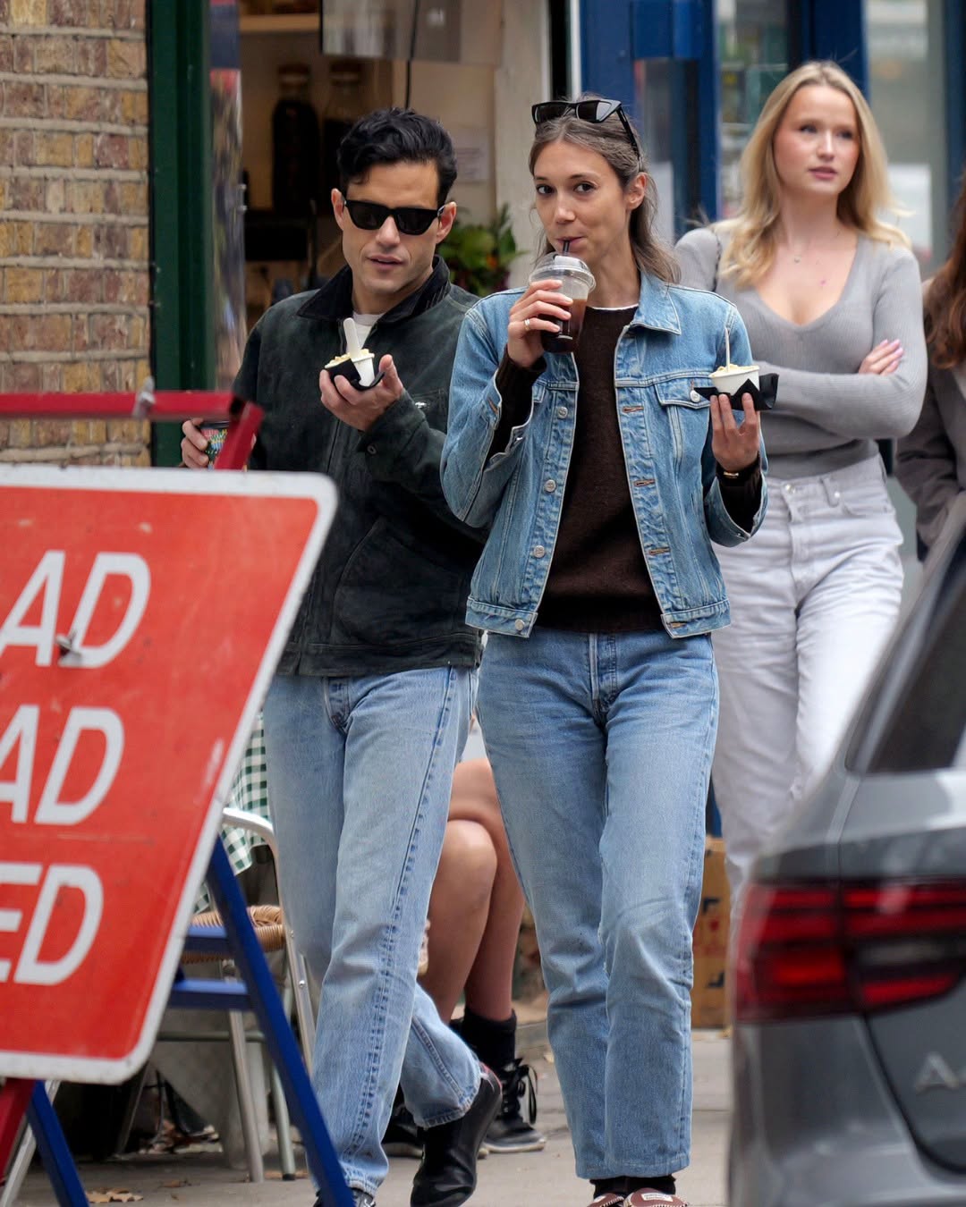 Rami Malek dhe Aude Schaller shijojnë akullore gjatë një daljeje në Londër
