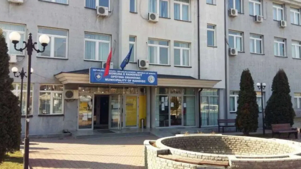 Komuna e Rahovecit do të mbulojë sigurimin shëndetësor për fëmijët që shkojnë në çerdhe publike