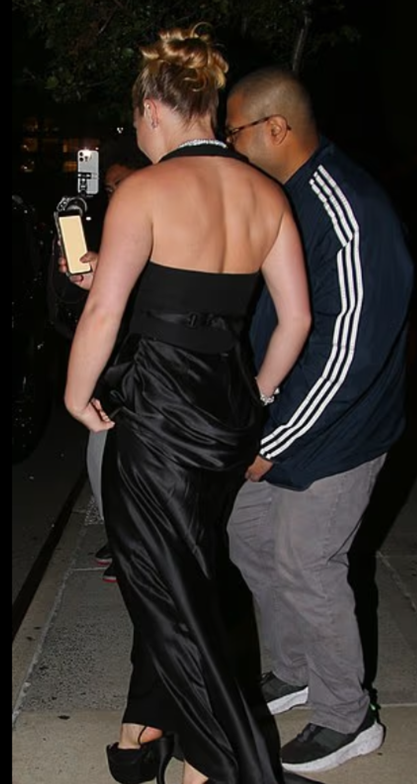 Florence Pugh mahnit me fustanin elegant, shkëlqen në prezantimin e makinës së re elektrike të Jaguar 3 Image