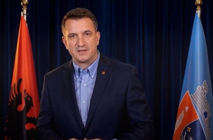 Media britanike The Telegraph: Kryebashkiaku i Tiranës e drejton qytetin nga paraburgimi me video të realizuara me IA