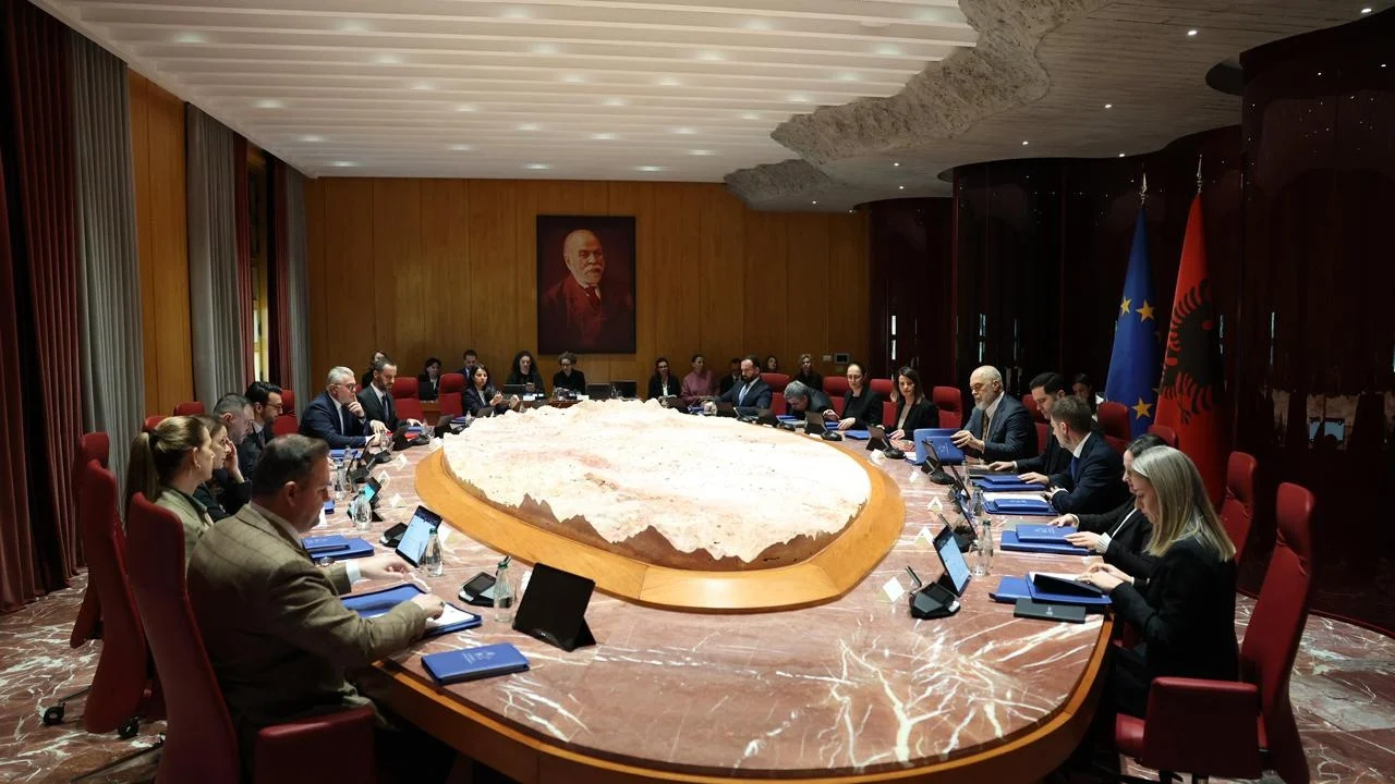 Nga “Pasqyrë Albania” te marrëveshja me Francën për ujësjellësin e Durrësit, zbardhen vendimet e mbledhjes së qeverisë
