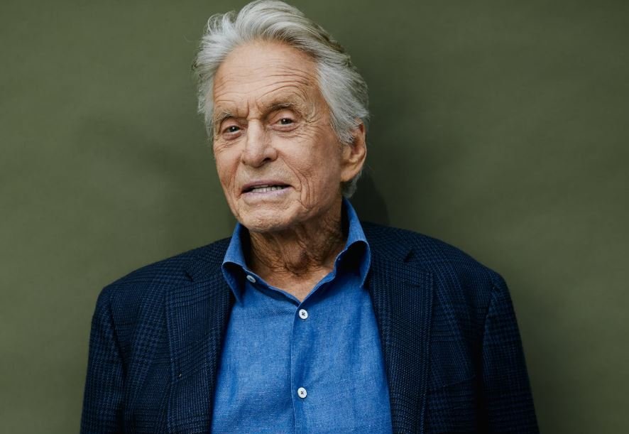 Michael Douglas rrëfen përplasjen me Julia Roberts: Mbetëm miq me Kiefer, me Julia jo aq