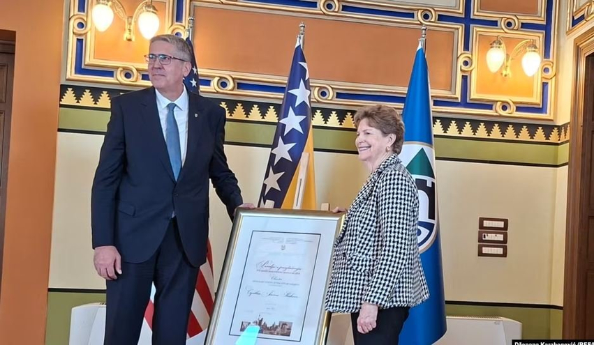 senatorja-amerikane-shaheen-shpallet-qytetare-nderi-ne-sarajeve-do-ta-vizitoje-edhe-kosoven