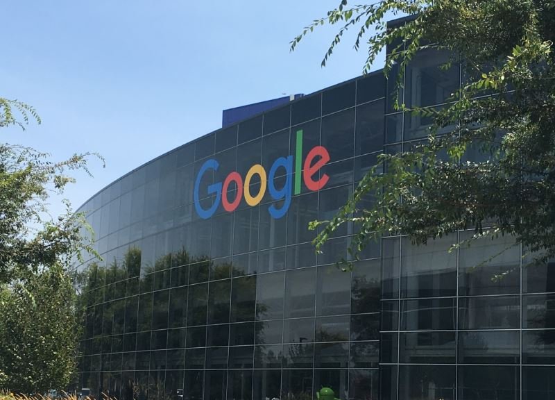 Pezullohen punimet në projektet e Google