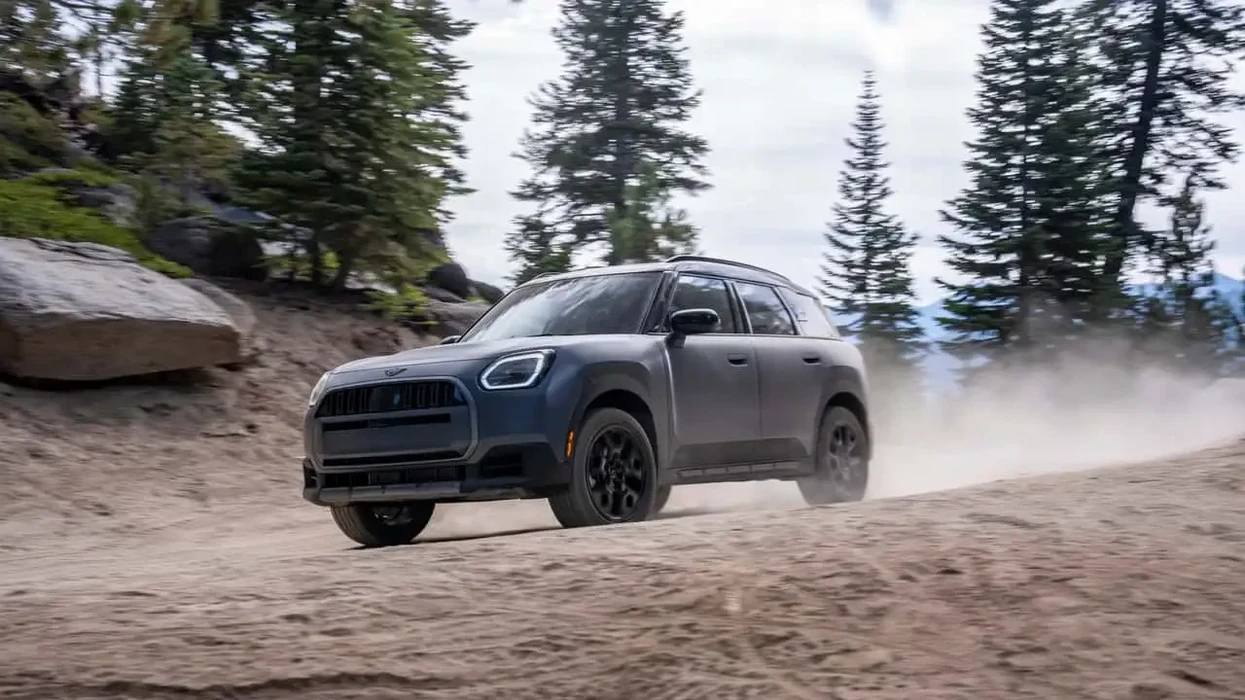MINI e çon Countryman-in jashtë asfaltit, versioni Untamed vjen me ngritje të pezullimit dhe goma all-terrain