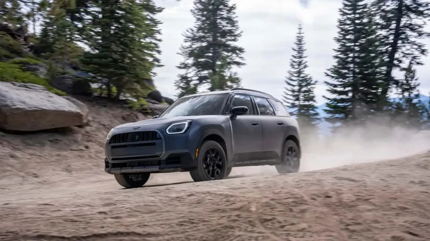 mini-e-con-countryman-in-jashte-asfaltit-versioni-untamed-vjen-me-ngritje-te-pezullimit-dhe-goma-all-terrain