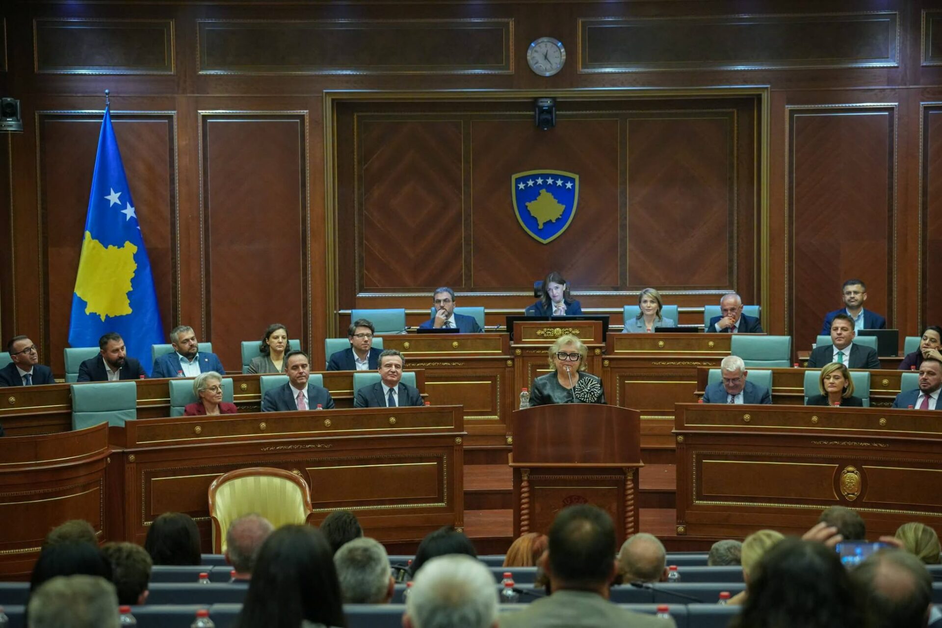 “Marrëveshje e zorit”, analistët nuk e shohin të qëndrueshëm dakordimin VV-PDK 